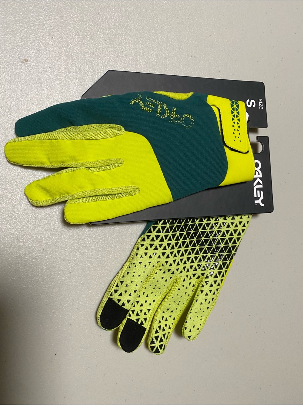NWT Oakley Off Camber MTB Neon Yellow and Teal Lightweight Cycling Gloves S